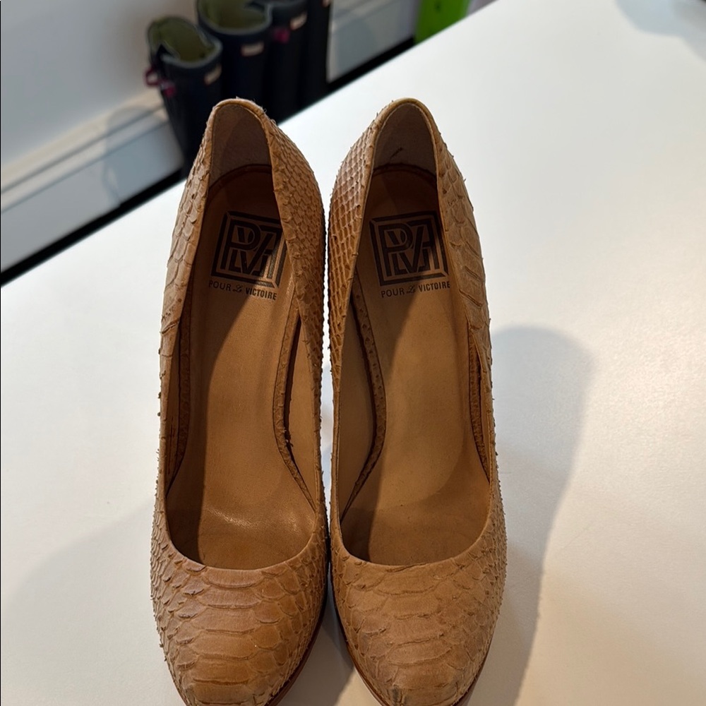 Pour La Victoire Tan Heels with Textured Leather